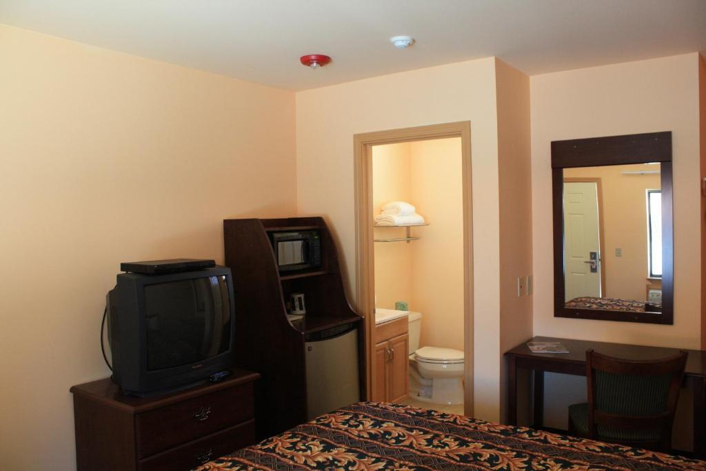 Gold Trail Motor Lodge Placerville Room photo